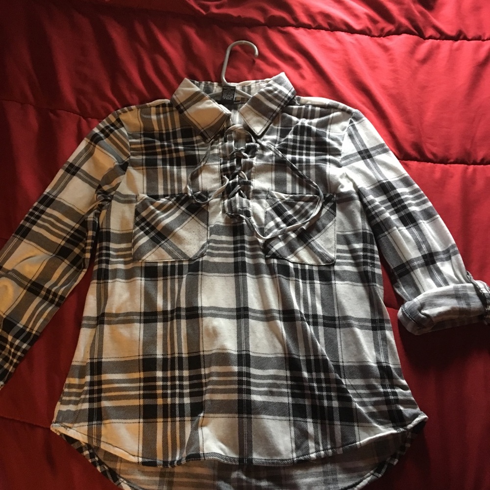 Rue 21 black and white plaid-ish mid tie up shirt